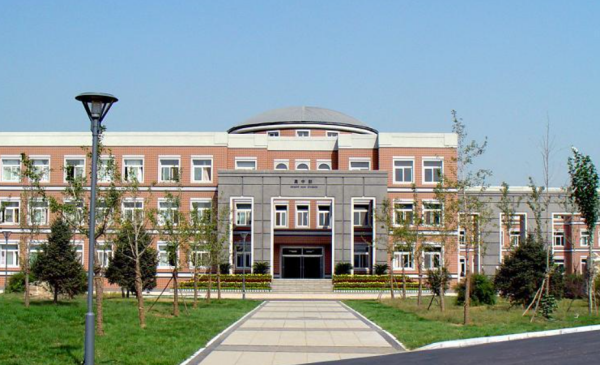 北京龙门育才学校复读学费是多少钱一年？