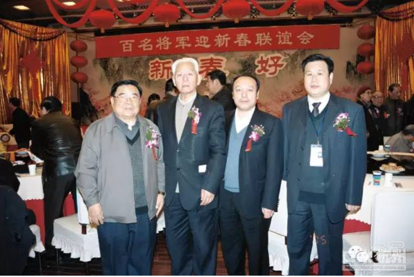 张岩军长的岳父是谁？他父亲是谁？