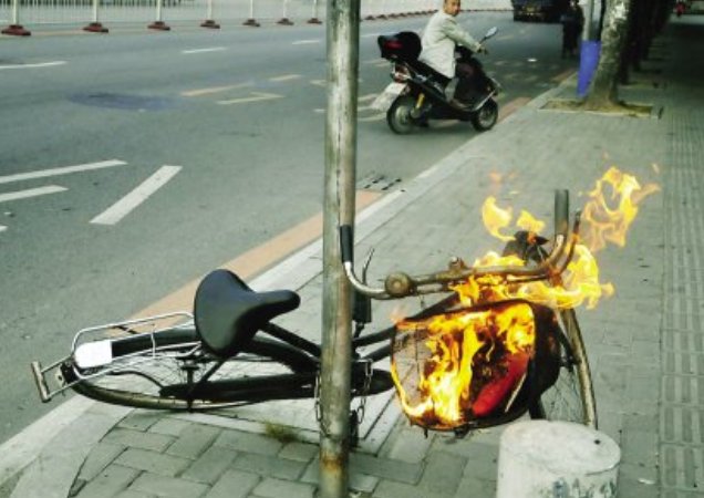 上海中环发生一起单车起火事故，事故现场是否造成伤情？