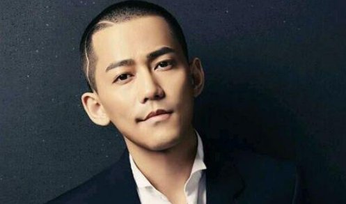 苏醒亲吻神秘女恋情曝光，女方会是谁？