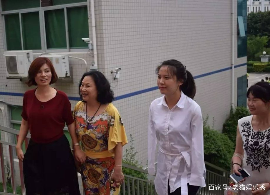 《非诚勿扰》中无臂女嘉宾与男富豪牵手,下台后一秒被甩,她如今怎样了?