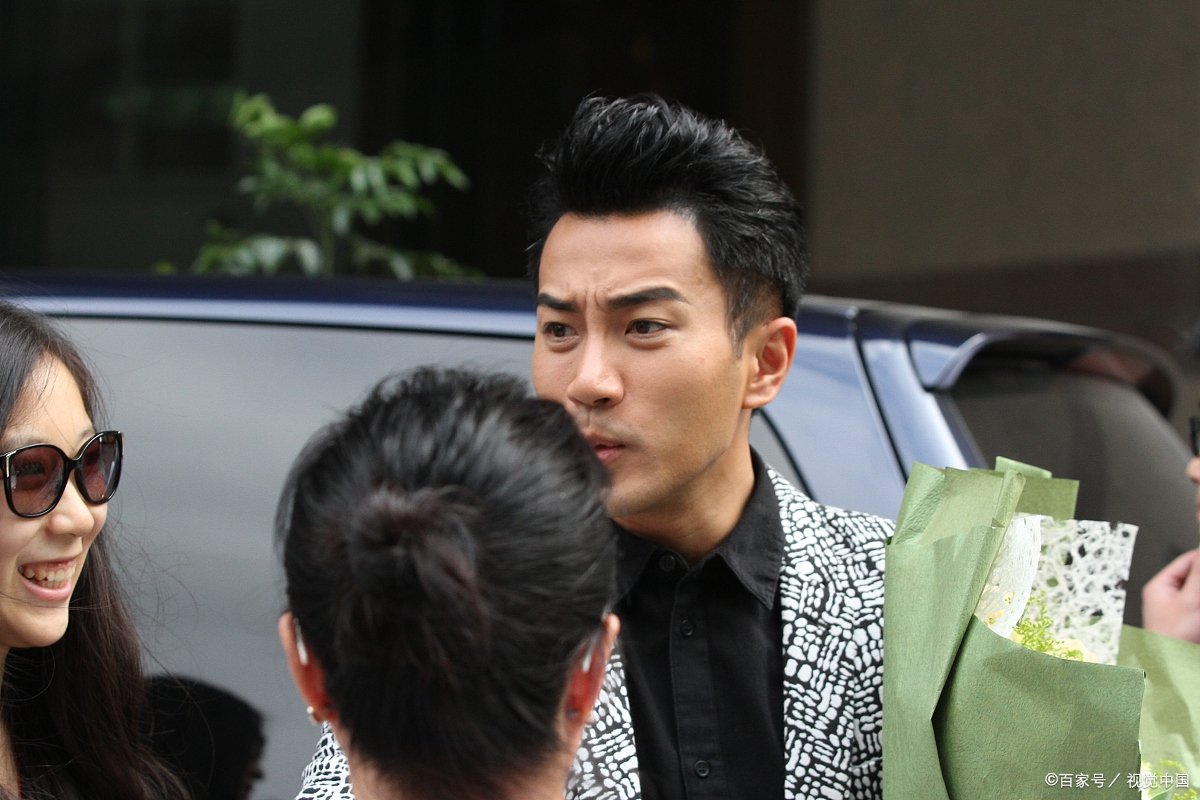 46岁刘恺威暴瘦，这是单独抚养孩子累的吗？