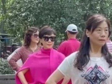 刘嘉玲跳广场舞没被认出来,刘嘉玲跳广场舞有没有违和感?