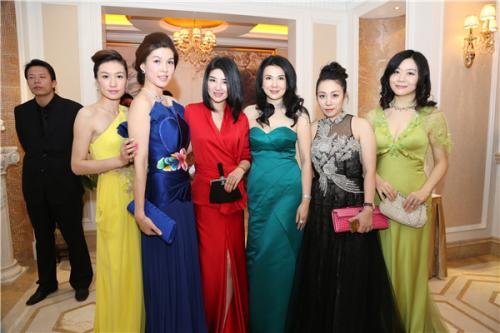 上海名媛拼单群事真实存在的吗？她们这么做的目的是什么？