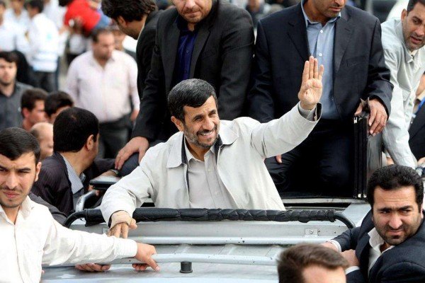 伊朗历任总统，为何每个总统都和最高宗教领袖闹翻？