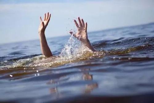 一家4口河道玩耍水电站泄水溺亡这件事,给予了我们什么警示?