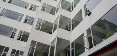 电梯贴提示让快递走楼梯，他们这么做的目的到底是什么？