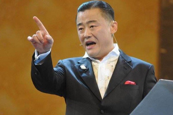 周立波除了老婆胡洁，还有哪些情史？