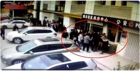 居民选举业委会筹备组遭到了什么人的殴打？