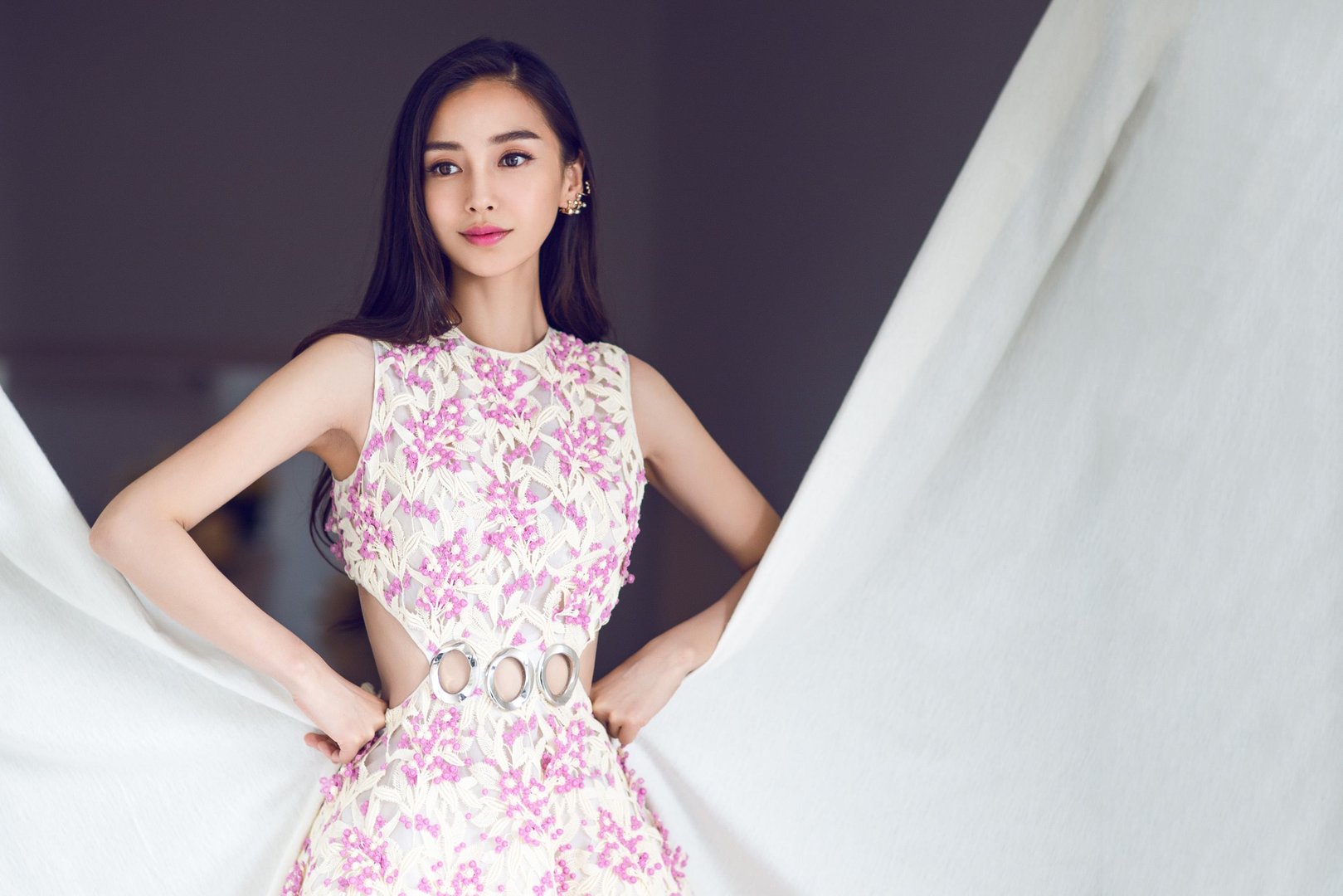 baby现身宋雨琦直播间，两人之前的不和传闻是否有炒作的嫌疑？