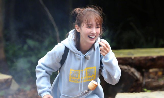 网友喊话金晨是不是拿错行李箱，网友跟金晨还有哪些有趣互动？