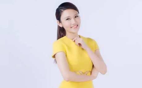 春晚舞台屡屡犯错，观众表示看不下去，龙洋为什么可以替代董卿的位置？