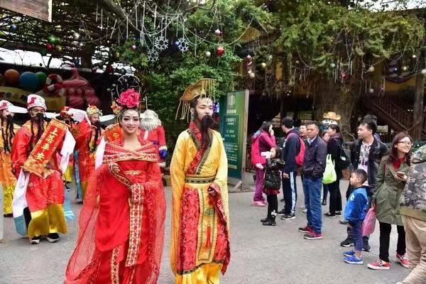 民间常说城隍爷，土地爷，那城隍爷如果在我们生活中应会是什么样的官职呢？