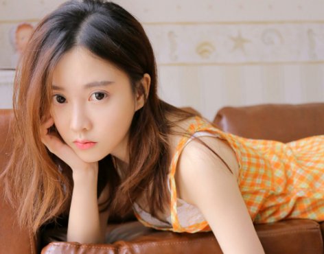 网红冯提莫上综艺节目，被男嘉宾揩油19次，她为什么不反抗反而还陪笑呢？