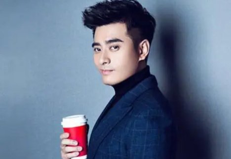 演员陈龙继当志愿者后又为居民理发，给当地民众带来了哪些帮助？