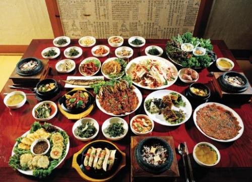 代表建议点菜剩太多双倍付款，请客户吃饭剩菜太多该打包嘛？