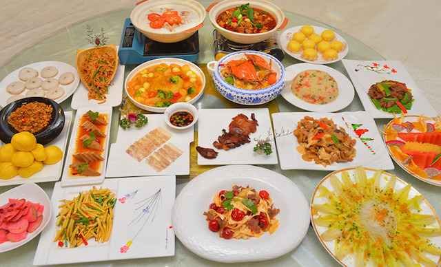 代表建议点菜剩太多双倍付款，请客户吃饭剩菜太多该打包嘛？