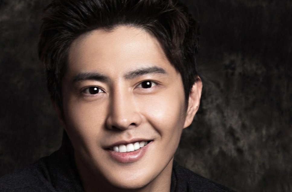 《我和两个他》周洋扮演者是谁？