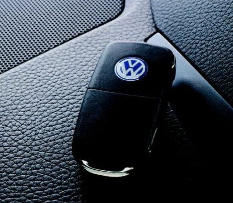 一键启动的汽车遥控器怎么供电？没电了怎么办？