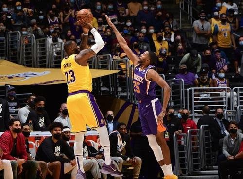 波普制胜三分帮助湖人击败雷霆，他真的是湖人的天命之人吗？