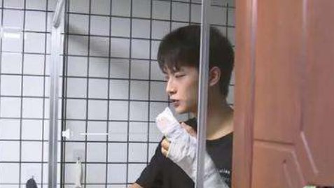 宁波男子维权因太帅爆红,他本人对此事是何态度?