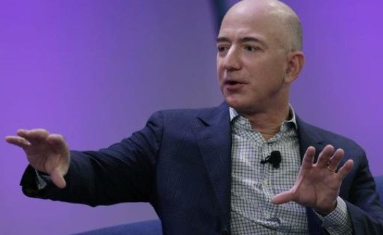 贝索斯净资产达到创纪录的2112亿美元,他现在还是全球首富吗?