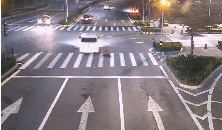 男子醉卧马路惨遭碾轧身亡,女司机赔偿百万冤不冤?