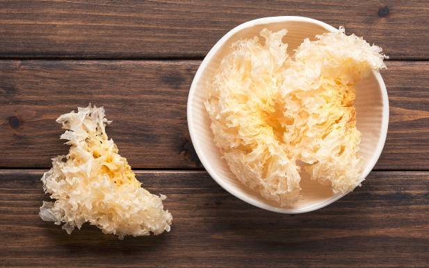 鲜银耳有毒是真的吗？