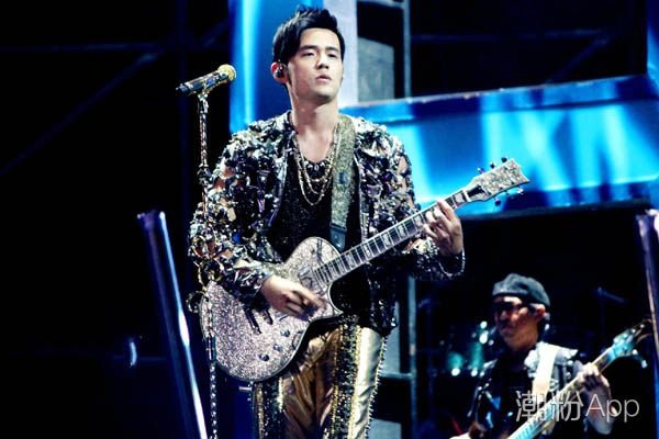 如何评价周杰伦的唱功和创作水平？