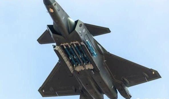 霹雳-15空对空导弹究竟有多先进？