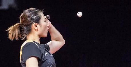 丁宁的下蹲式发球犯规吗？为什么会遭到大量的发球违例判罚？