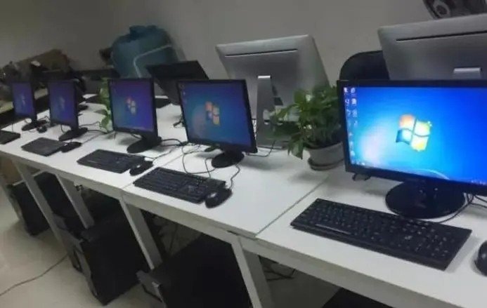 “电脑配件”有什么梗在里头么