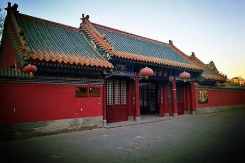 庙内发现无数条蛇，北顶娘娘庙灵异事件是真的吗？