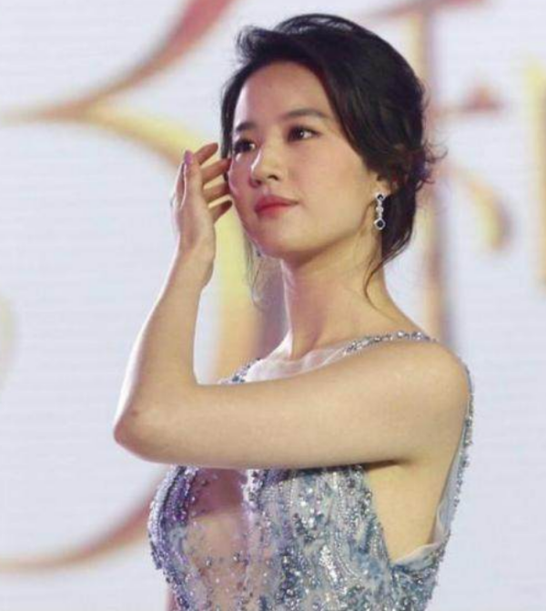 刘亦菲告汽病的国籍为何是美国的?