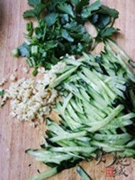 如何做金针菇拌豆腐皮